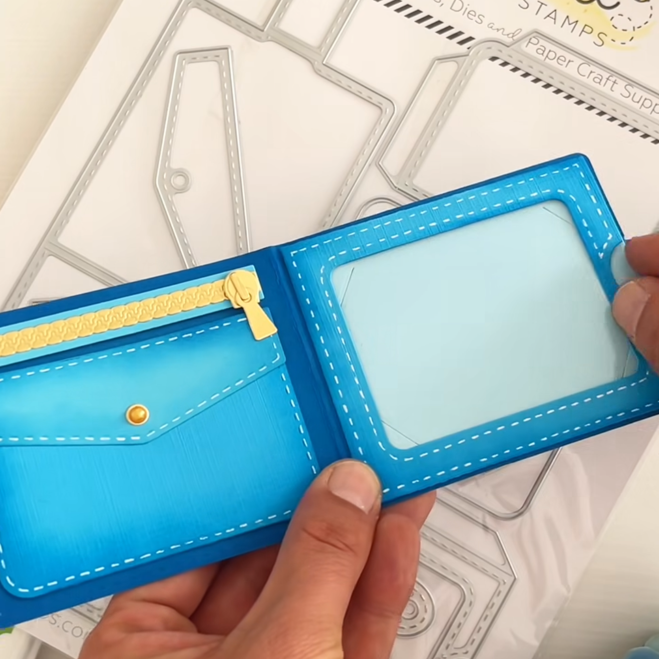 Lovely Layers: Wallet - Honey Cuts Stand-Alone Dies