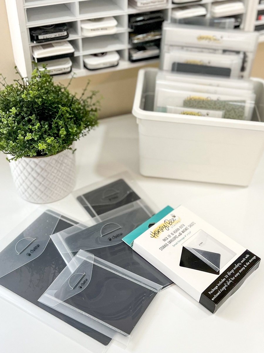 Bee Creative - Large Storage Pockets with Magnets 6" x 8 3/4" - Honey Bee Stamps