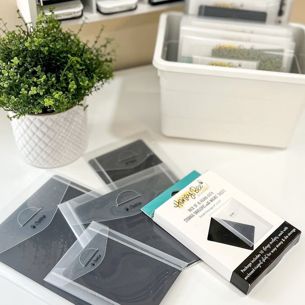 Bee Creative - Medium Storage Pockets with Magnets 4 1/4" x 7 3/4" - Honey Bee Stamps