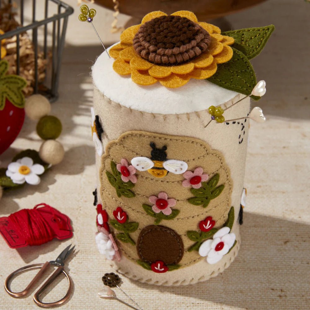Spellbinders Felt Floral Beehive Etched Dies From The Summer Felt Stitch & Create Collection By Nichol Spohr - Honey Bee Stamps