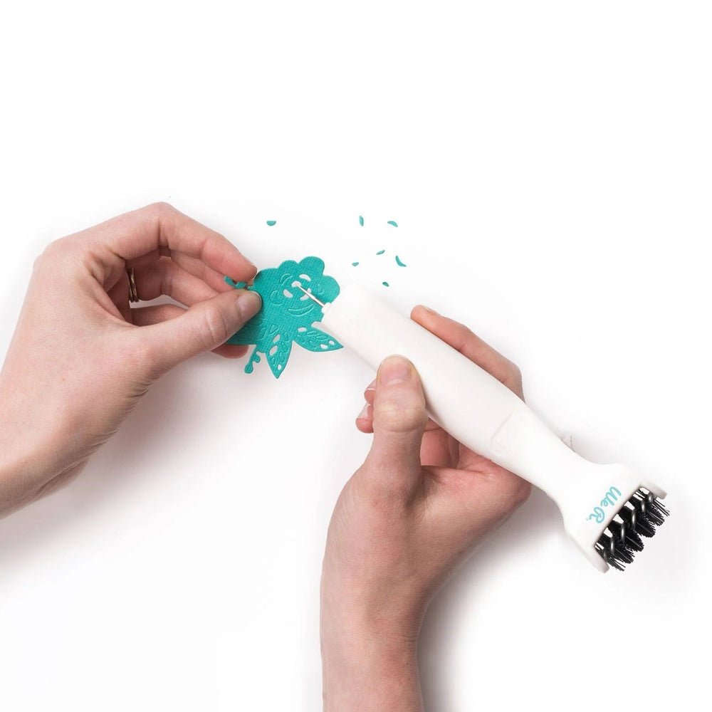 We R Memory Keepers 3 - in - 1 Weeding and Piercing Die Cutting Tool - Honey Bee Stamps